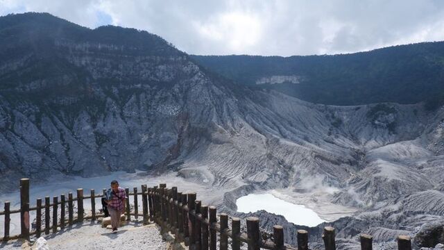 Pesona Alam Tangkuban Perahu: Destinasi Wajib Saat ke Bandung